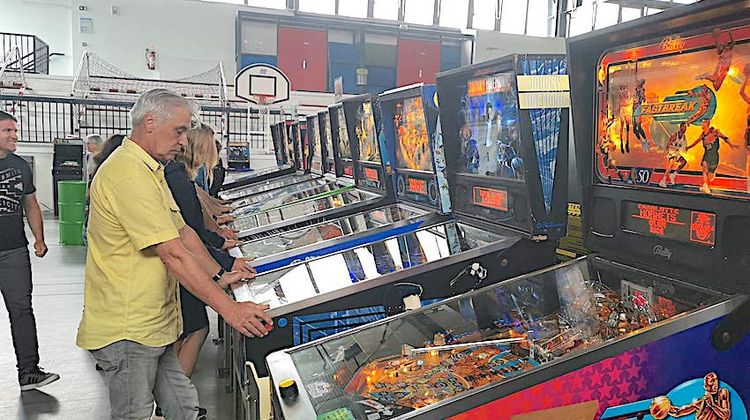 Plongez dans l'univers fascinant du flipper à Pontacq !